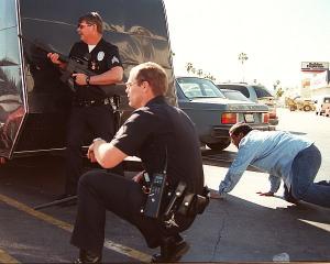 LAPD officers take cover in the Hughes Market parking lot during the Feb. 28, 1997 North Hollywood shootout. (Gene Blevins/Los Angeles Daily News)