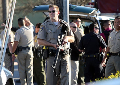 Officers swarm shooting scene. Credit: Dan Coyro/ Associated Press/Santa Cruz Sentinel